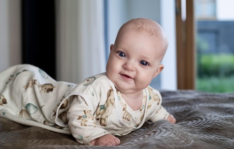 Bonjour Cherie Bambusowy Śpiworek Niemowlaka 0–3 mc - Bambino.com.pl