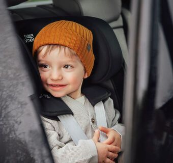 Britax Romer VERSAFIX - Bezpieczeństwo, elastyczność i wygoda dla Twojego dziecka
