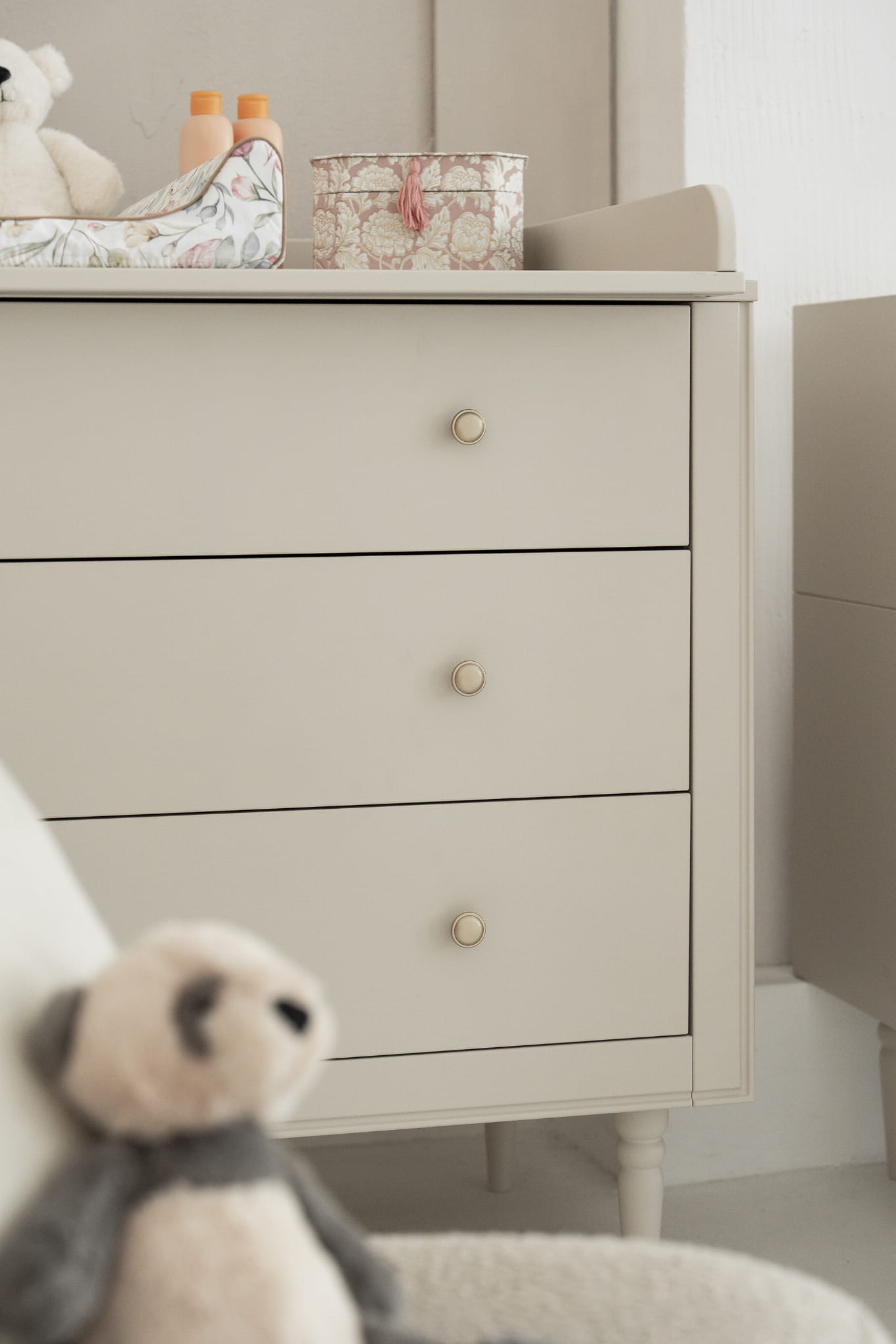Pinio Petite komoda 3 szuflady + 1 drzwi szampański