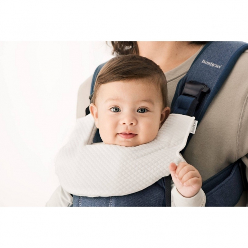 BABYBJORN Nosidełko ONE AIR + Śliniaczek
